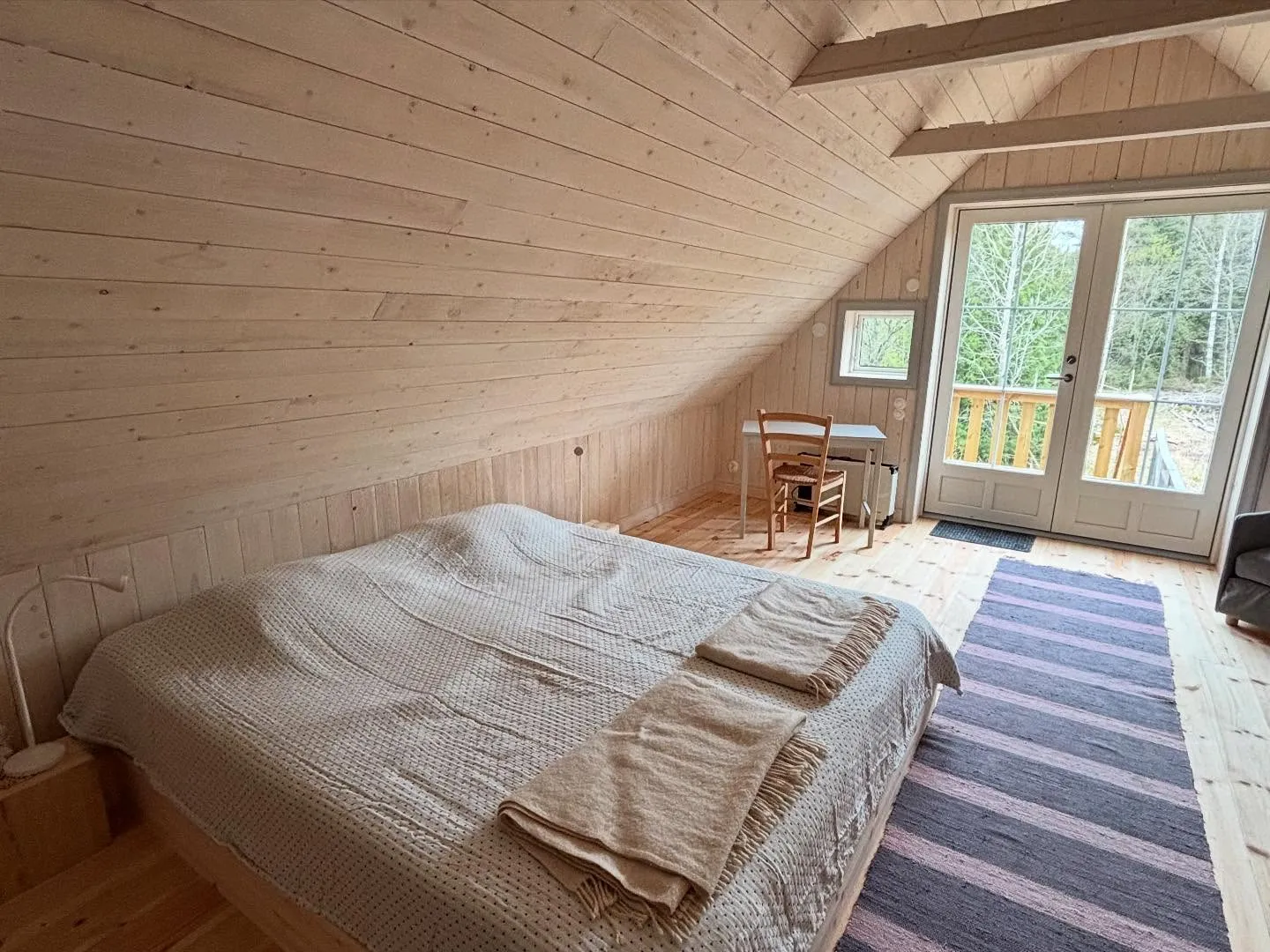 Vindsinredning sovrum